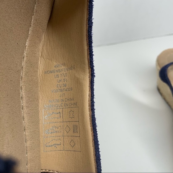 Lands’ End comfortable sandals. - Picture 5 of 8